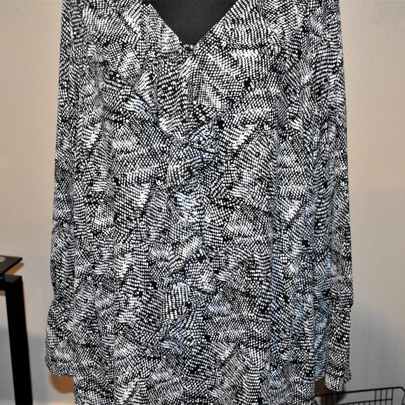 Roz & Ali Ruffled Top Size 2X Woman - Picture 2 of 5